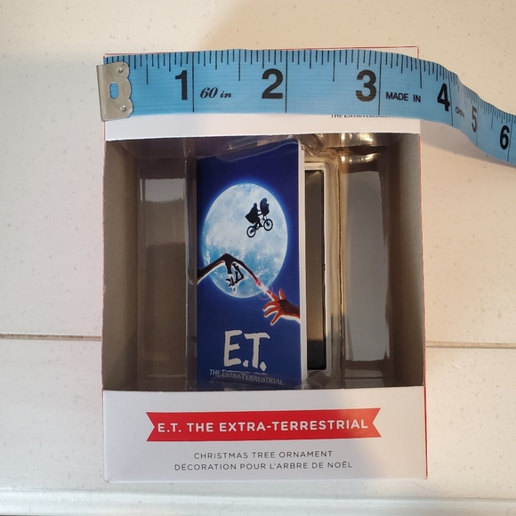 NIB E.T. The Extra Terrestrial VHS Retro Hallmark Tree Ornament - Picture 4 of 6